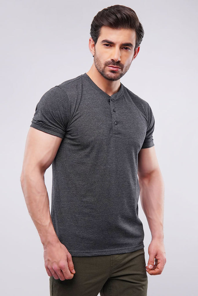Chalky Henley T-shirt - Mendeez UAE 